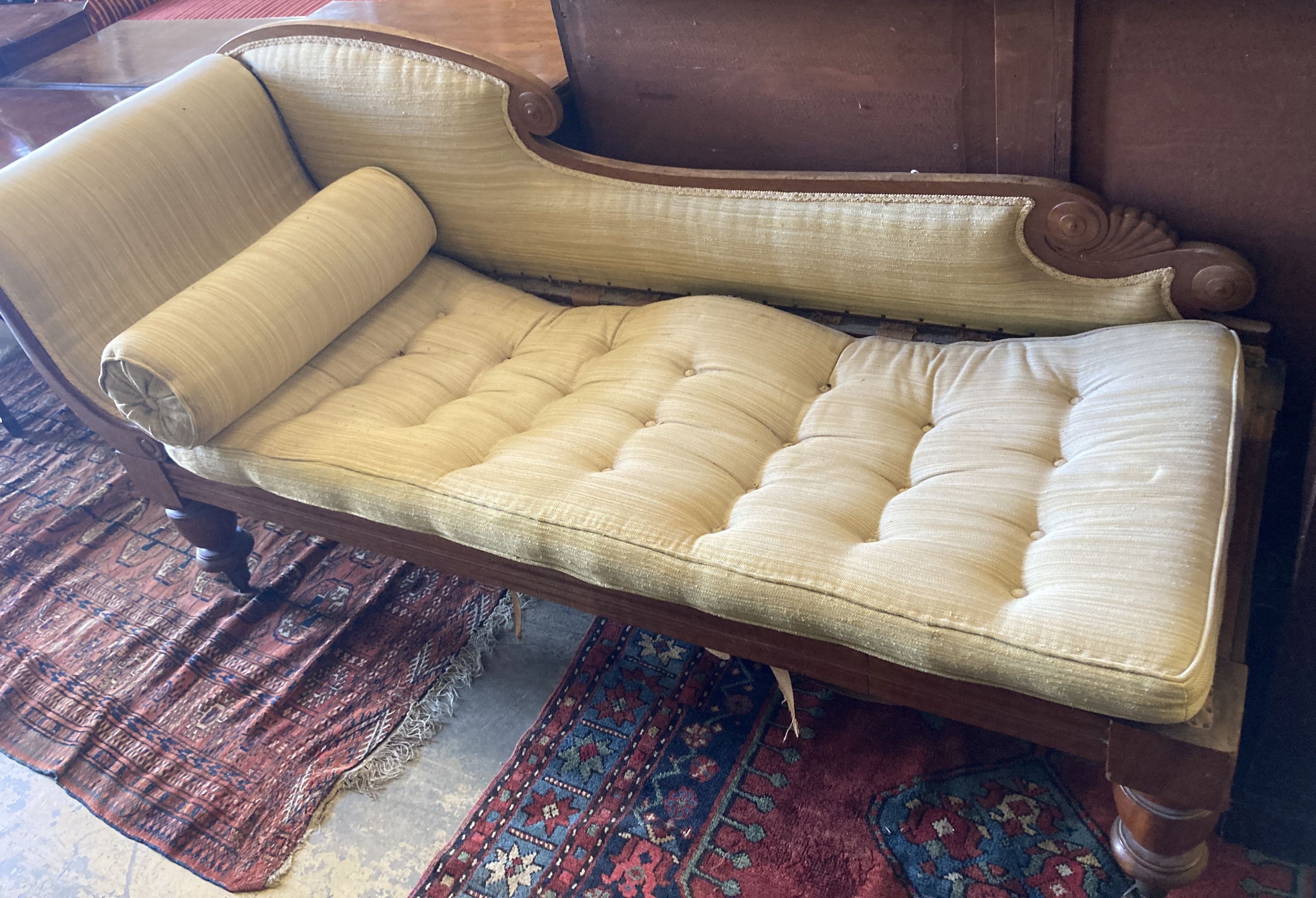 A Victorian walnut chaise longue, length 170cm, depth 64cm, height 86cm